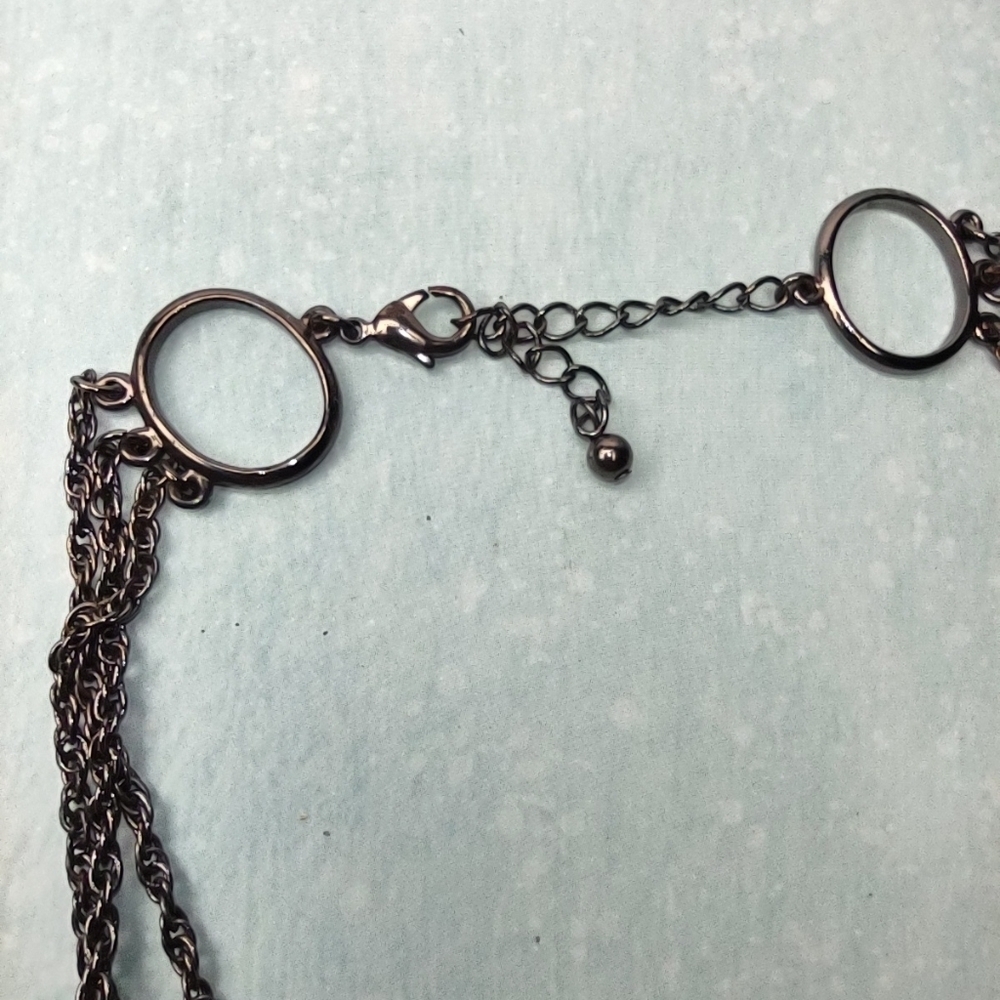 👍5 for $20 Triple Layered Red & Black Bead Simple Chain Necklace - Picture 6 of 6